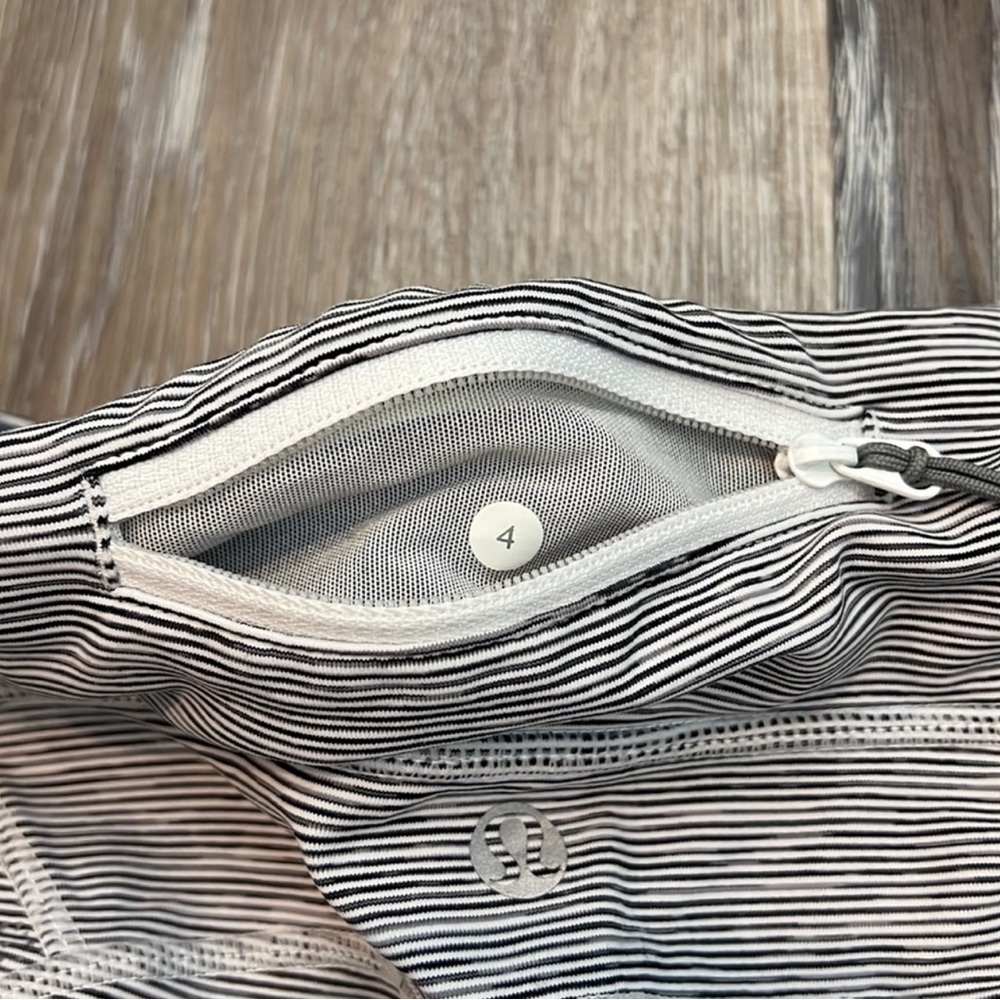Lululemon Shorts - Size 4 - Picture 7 of 12
